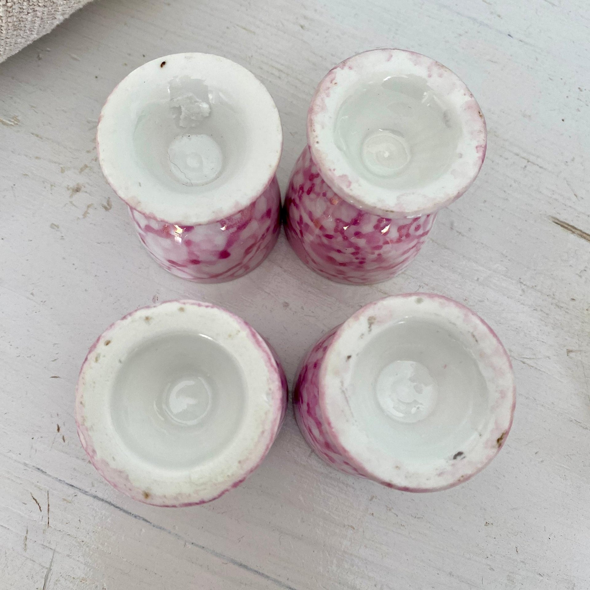 Antique porcelain egg cups 19th c. pink marble decor and gold rim, set of 4-Sweet Antik