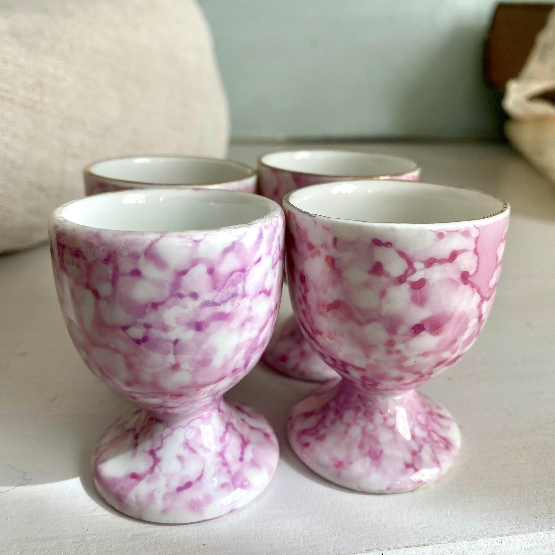 Antique porcelain egg cups 19th c. pink marble decor and gold rim, set of 4-Sweet Antik