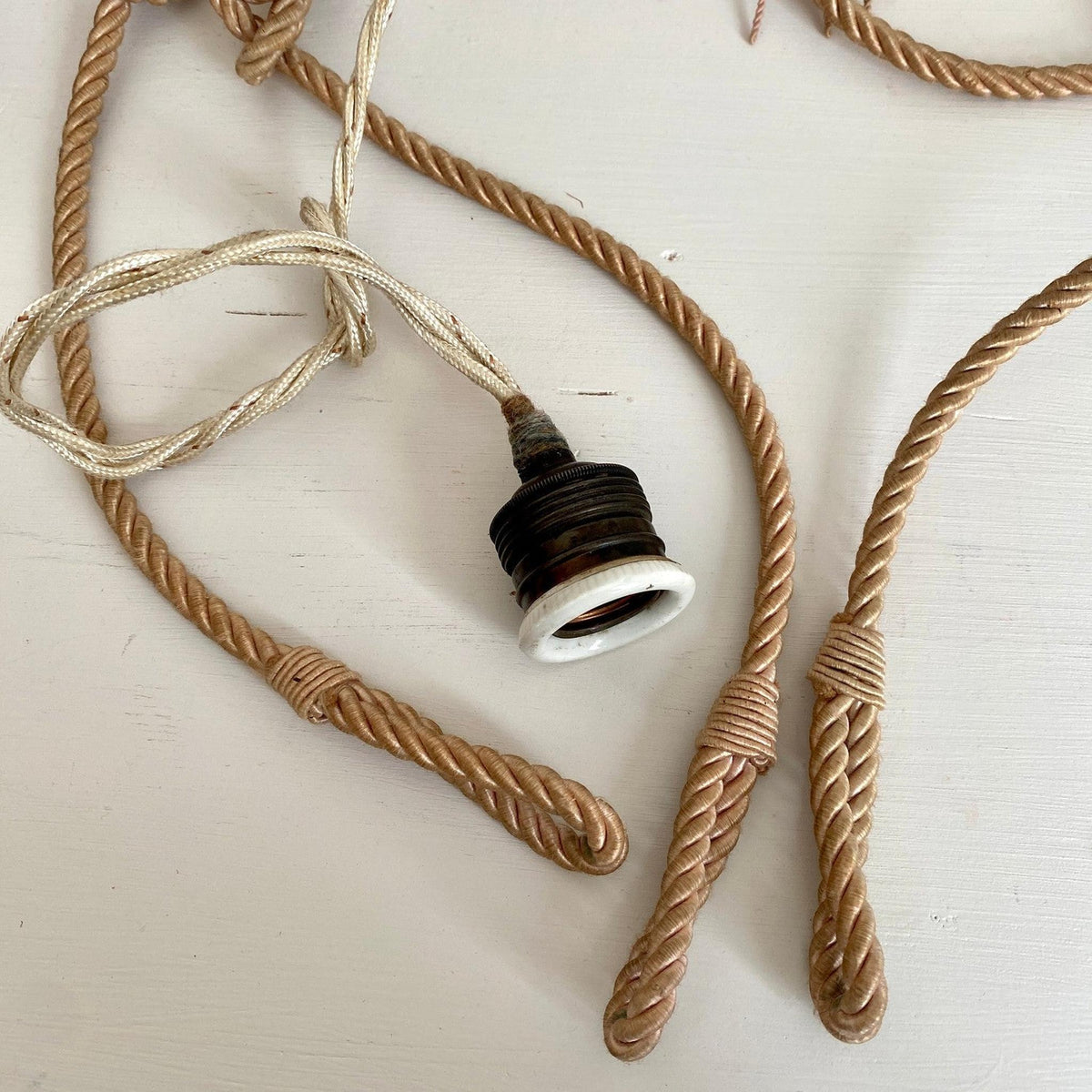 Art Deco Pendelleuchte Lampe Antik Opalglas handbemalt Spritzdekor, um 1930