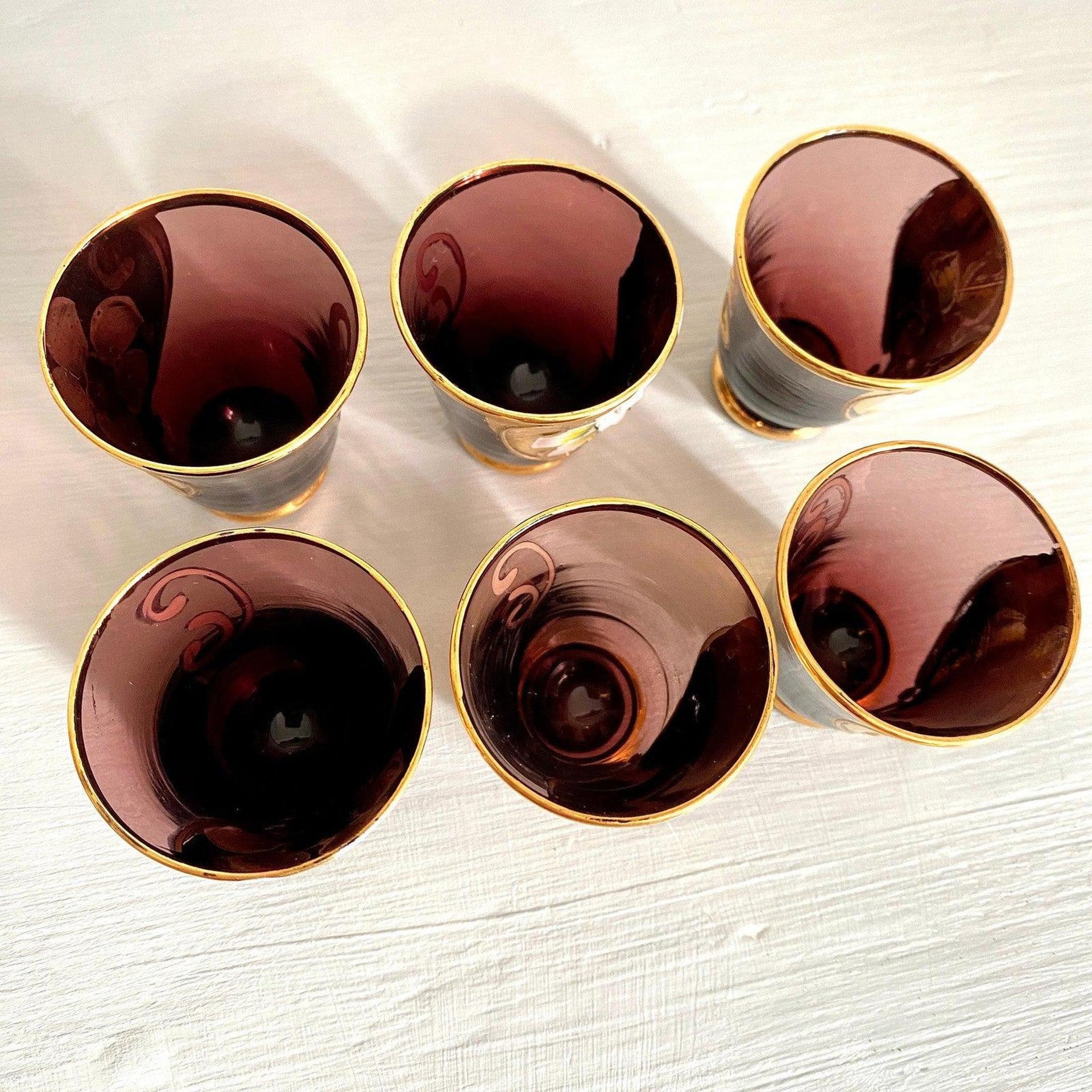 Likörset Murano Glas Tre Fuochi Rubinrot 24kt Gold Emaille Blumen 8-teilig Vintage 60er