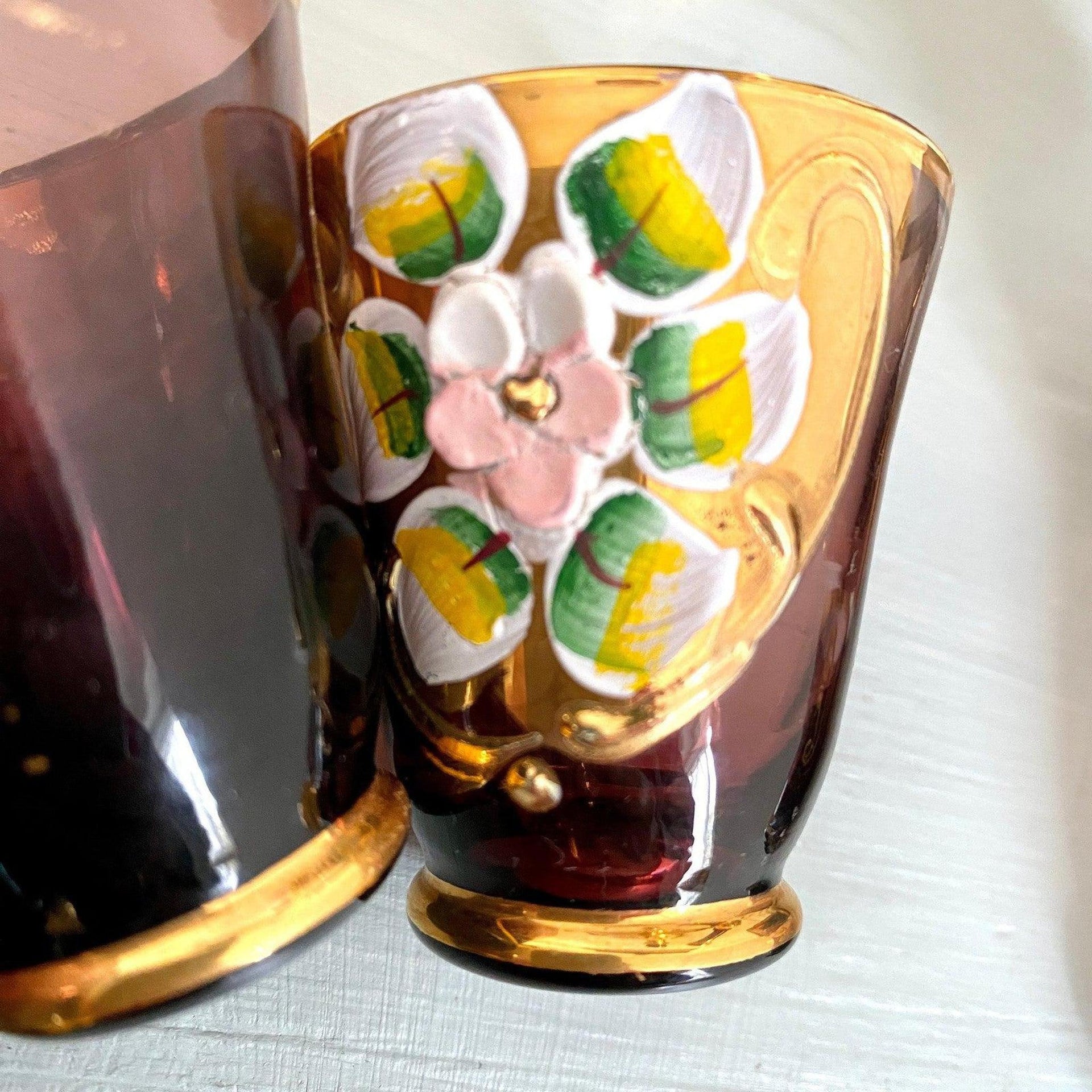Likörset Murano Glas Tre Fuochi Rubinrot 24kt Gold Emaille Blumen 8-teilig Vintage 60er