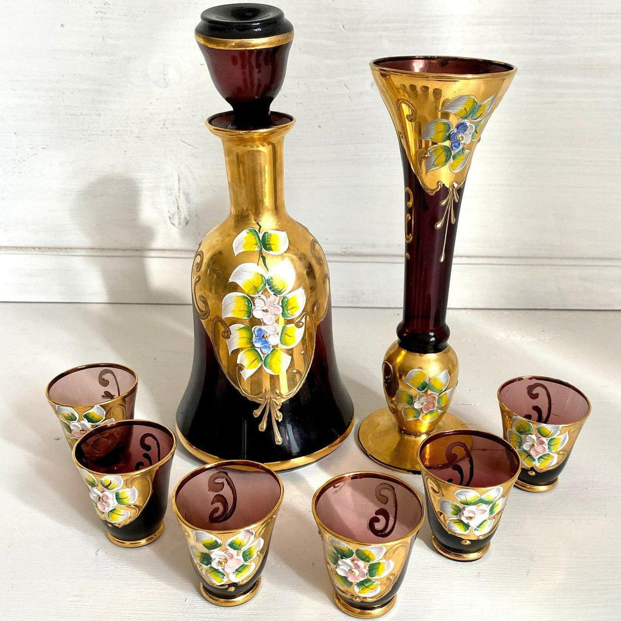 Likörset Murano Glas Tre Fuochi Rubinrot 24kt Gold Emaille Blumen 8-teilig Vintage 60er