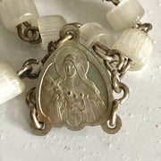 Rosenkranz Antik St. Therese von Lisieux aus weißem Glas