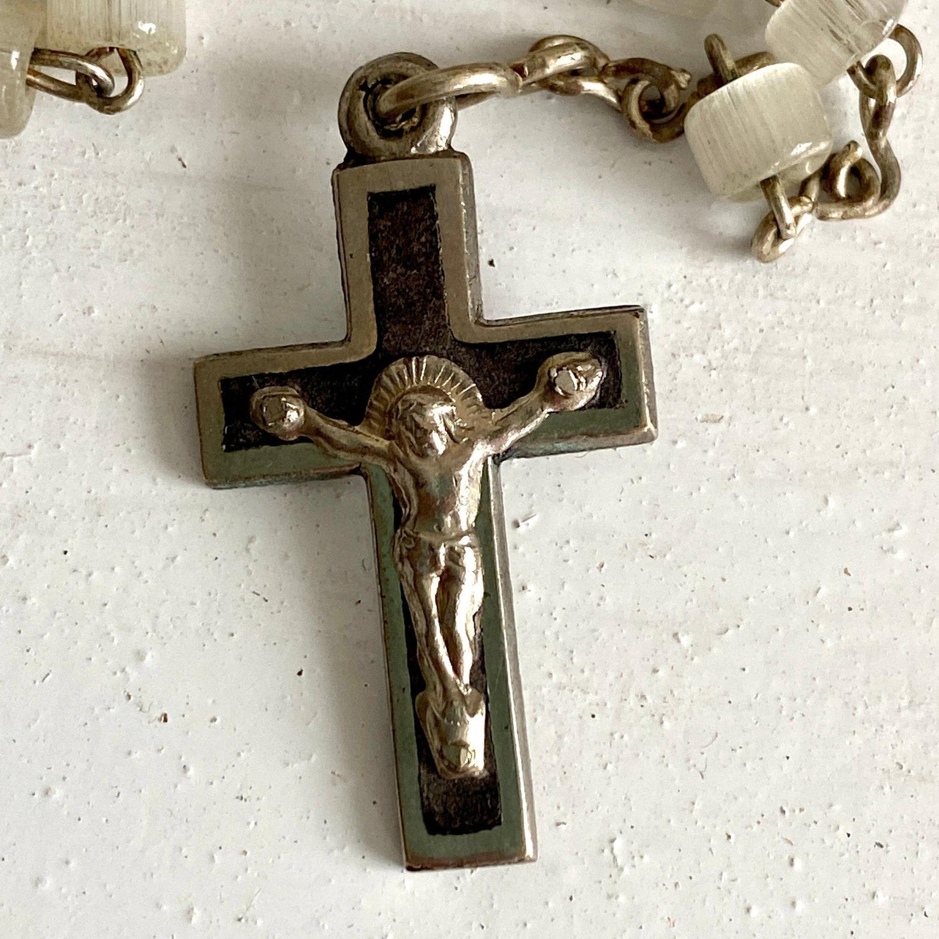 Rosenkranz Antik St. Therese von Lisieux aus weißem Glas