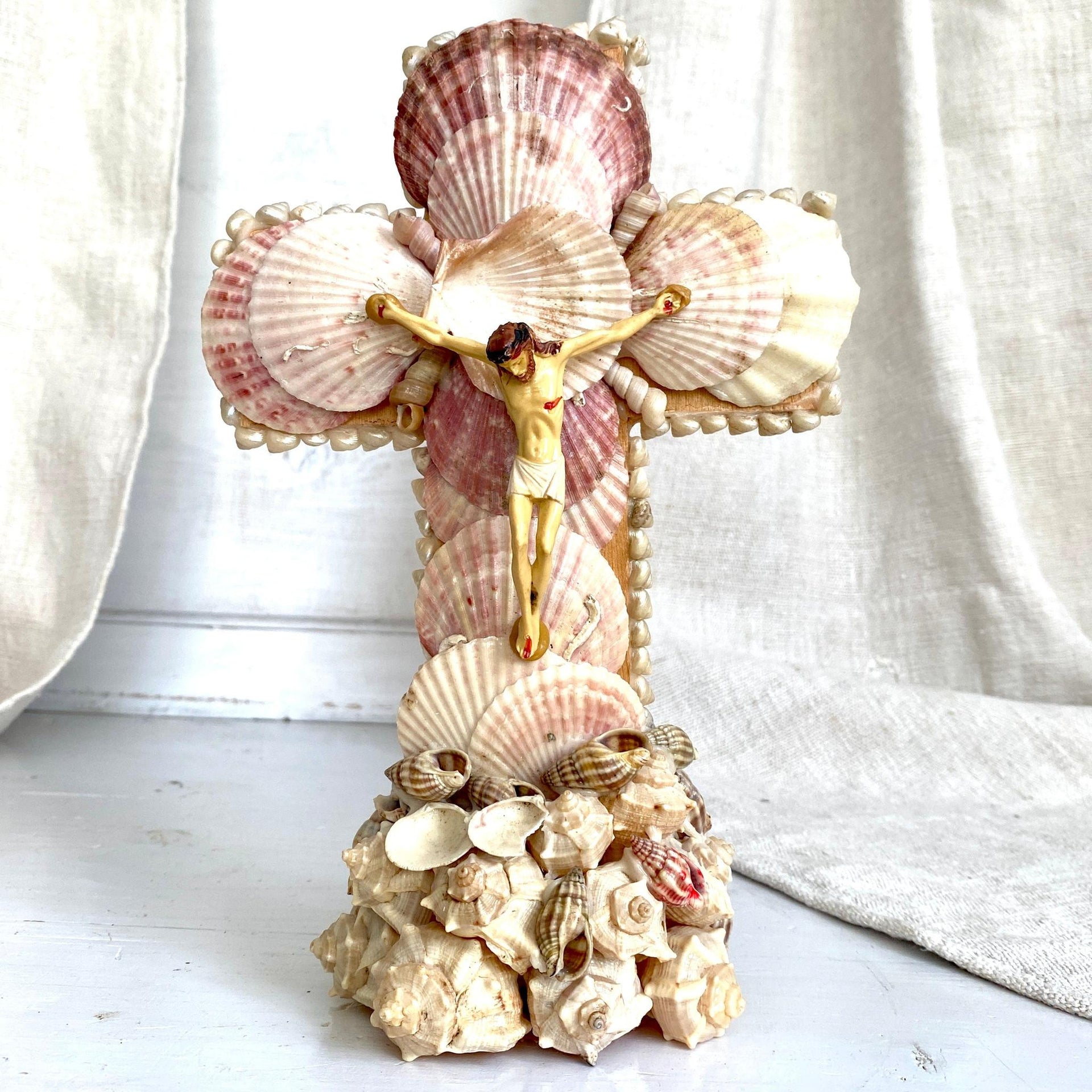 Standkreuz Muscheln Vintage Kruzifix 70er