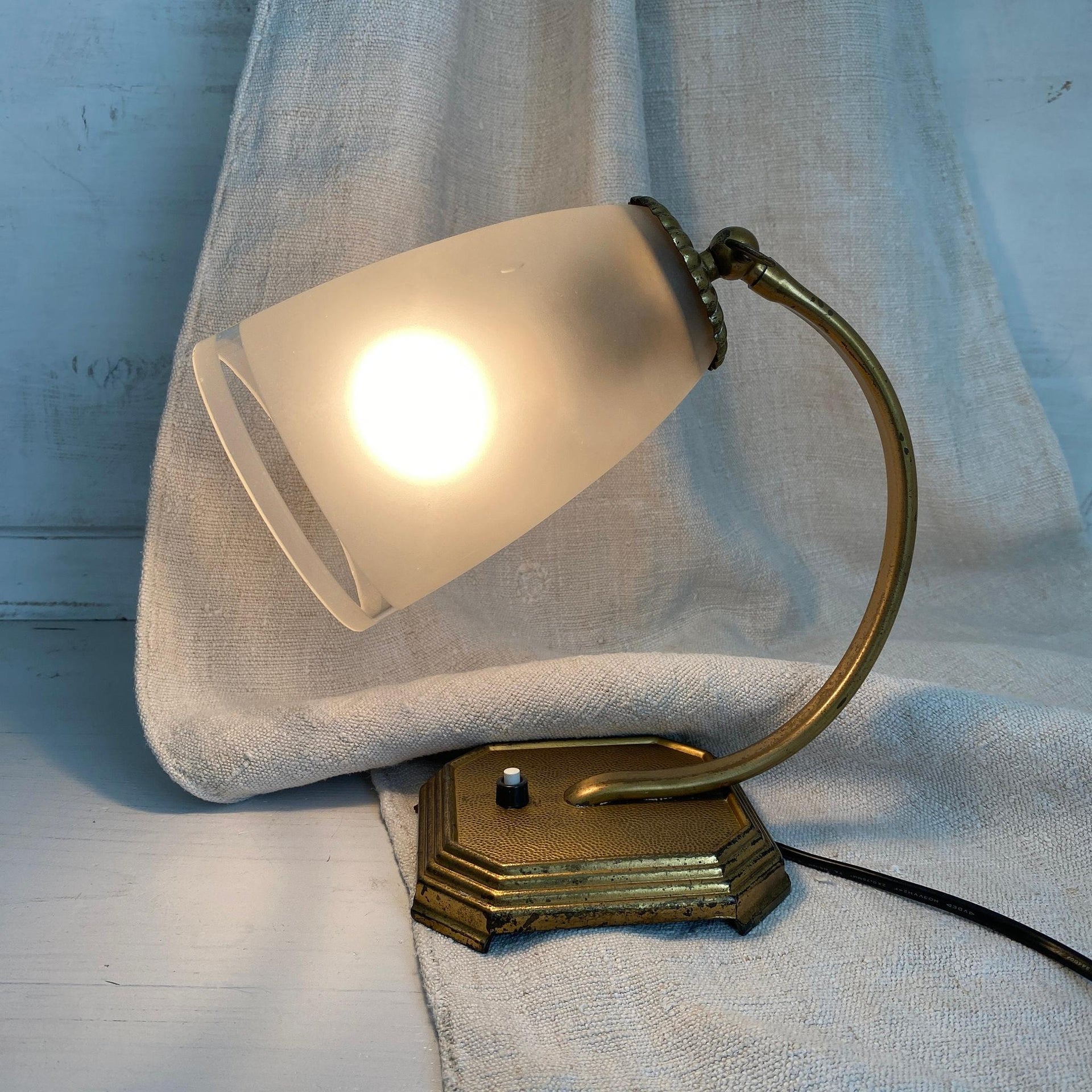 Vintage Nachttischlampe 50er Tischlampe Messing Milchglas