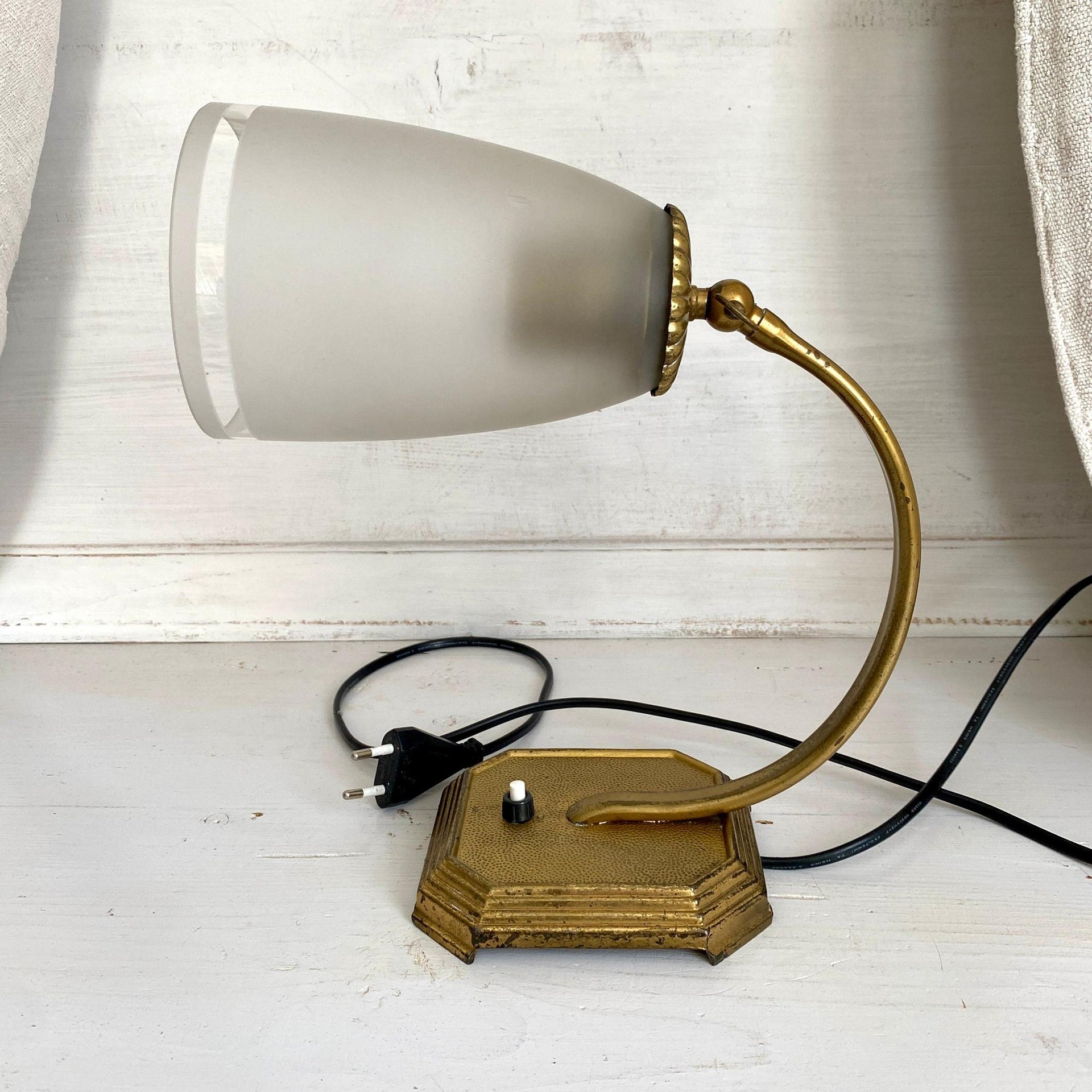 Vintage Nachttischlampe 50er Tischlampe Messing Milchglas