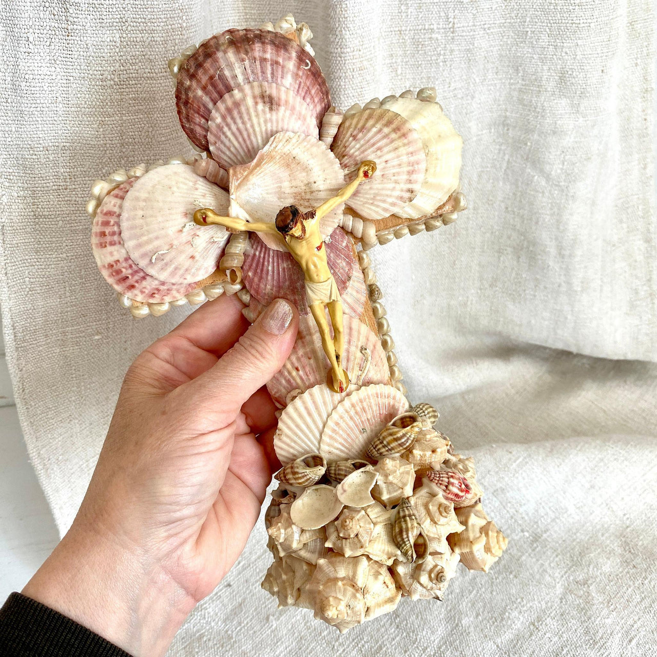 Vintage seashell standing cross 70s crucifix coastal religious souvenir-Sweet Antik