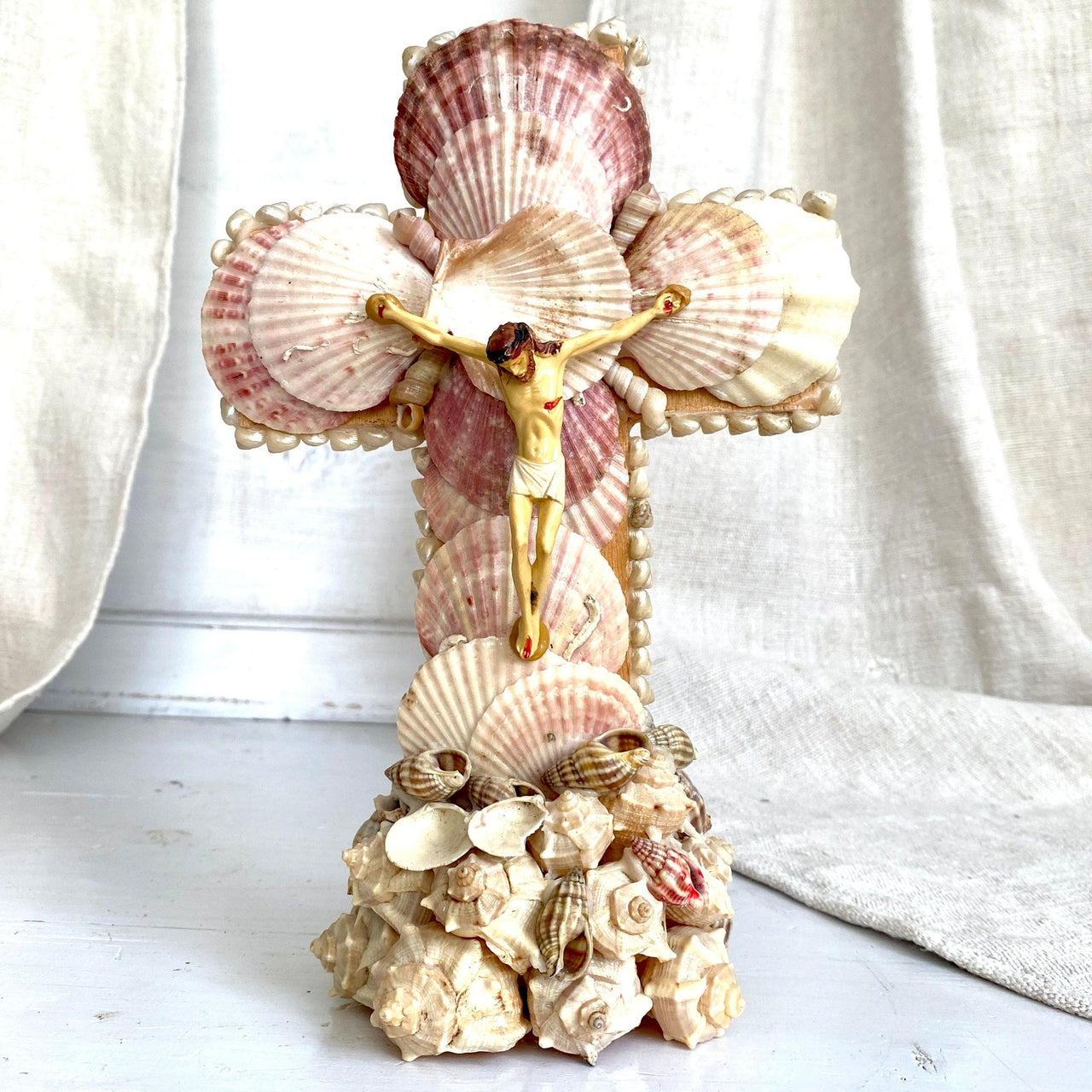 Vintage seashell standing cross 70s crucifix coastal religious souvenir-Sweet Antik