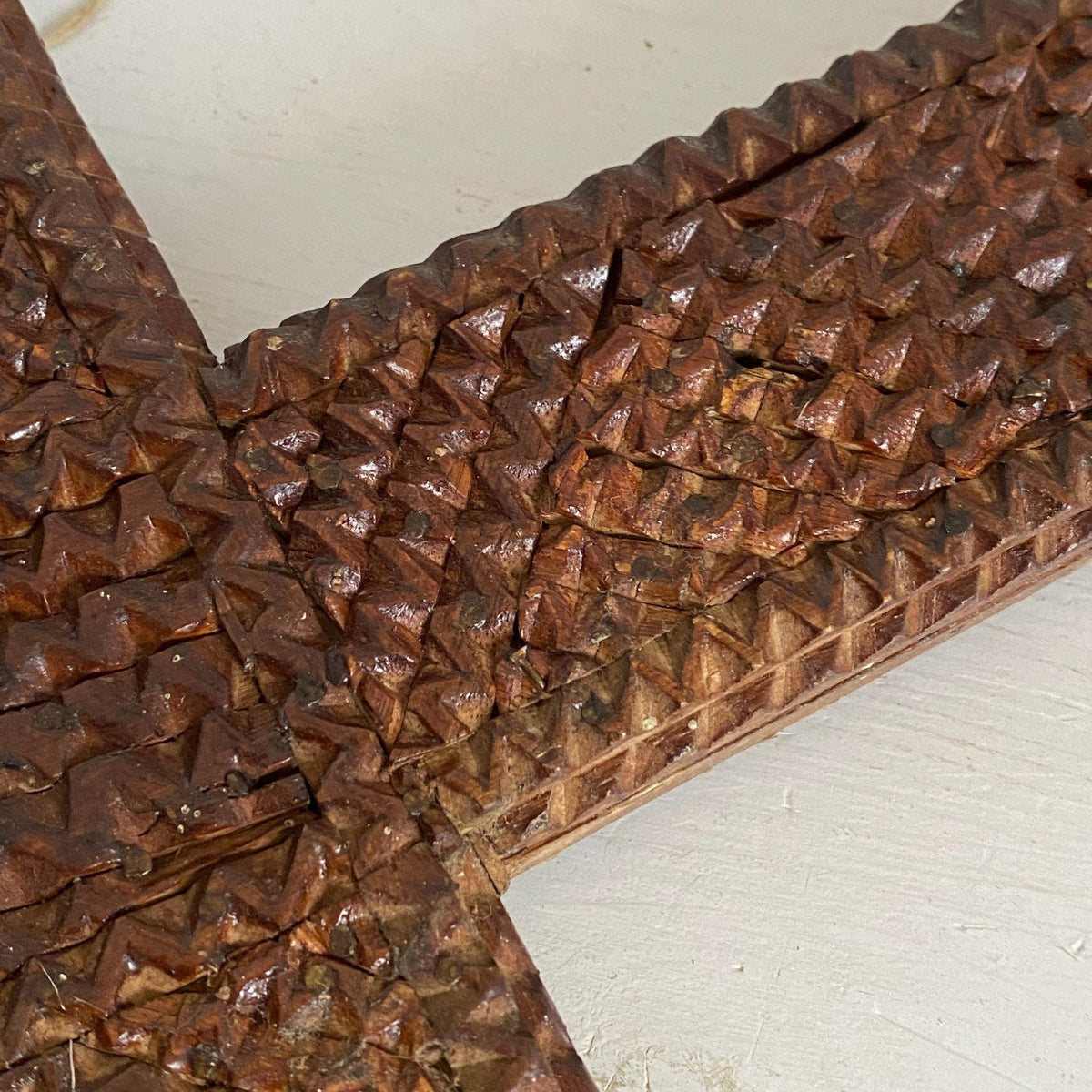 Wandkreuz Holz Antik Tramp Art Handarbeit datiert 1913