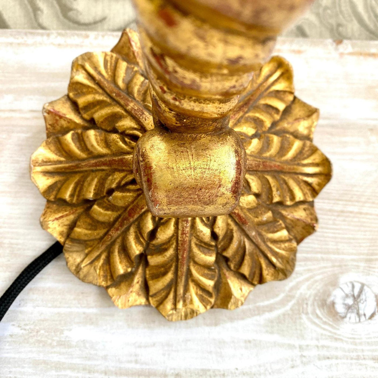 Wandlampe Antik Holz geschnitzt vergoldet, Füllhorn Wandleuchter, um 1930