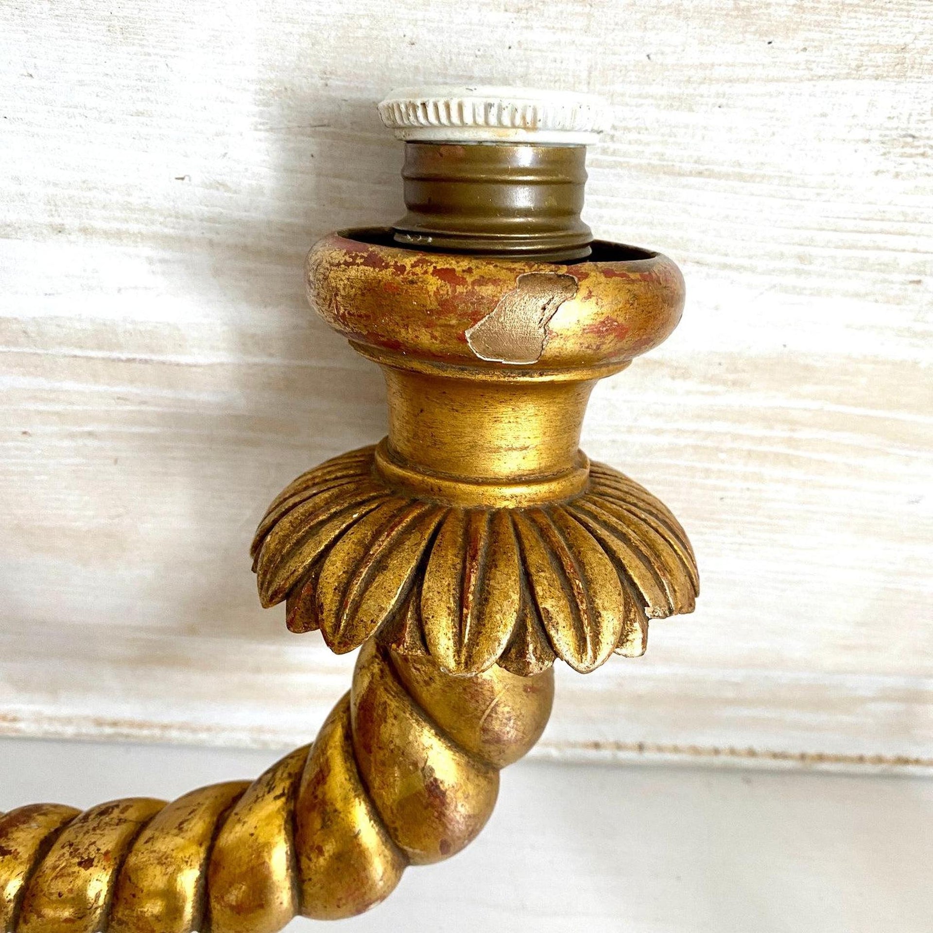 Wandlampe Antik Holz geschnitzt vergoldet, Füllhorn Wandleuchter, um 1930
