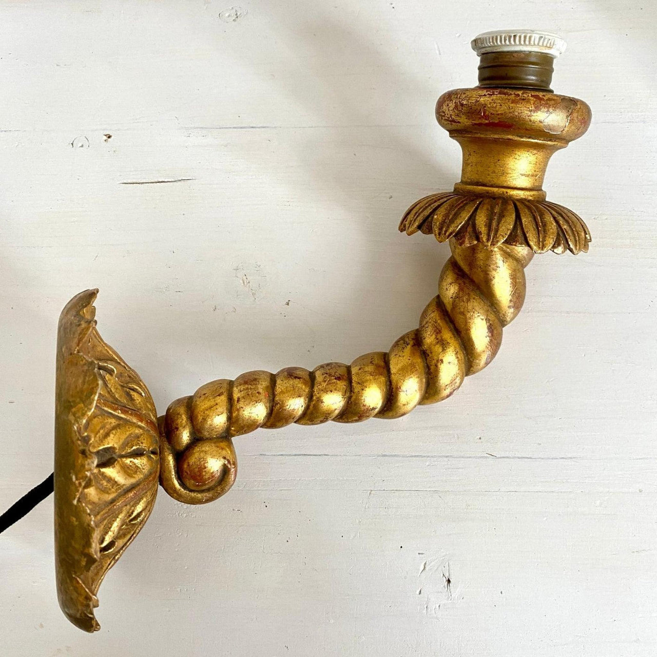 Wandlampe Antik Holz geschnitzt vergoldet, Füllhorn Wandleuchter, um 1930