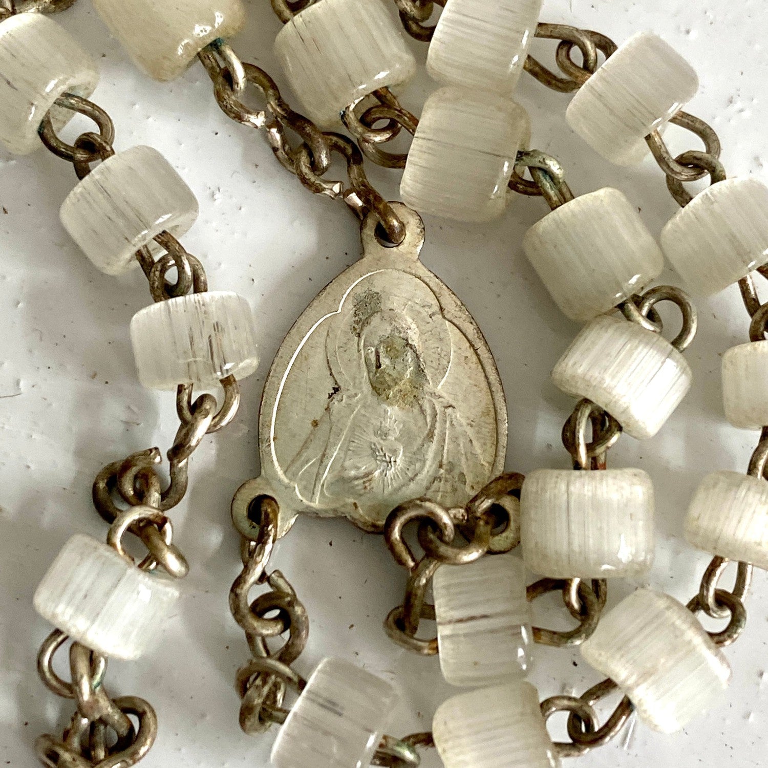 Antique rosary St. Therese de Lisieux of white glass beads-original-vintage-Sweet Antik