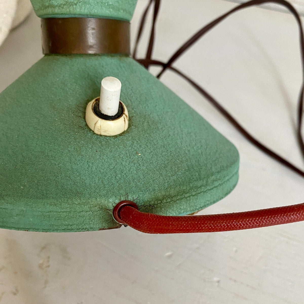 Midcentury Tv Lampe 50er Tischlampe Hammerschlag Lack Aluminium Italien-SweetAntik
