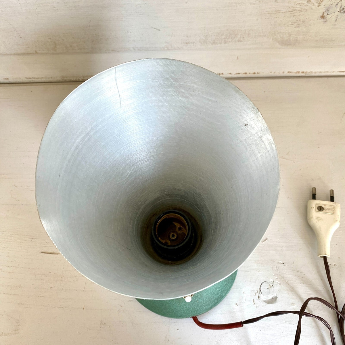 Midcentury Tv Lampe 50er Tischlampe Hammerschlag Lack Aluminium Italien-SweetAntik