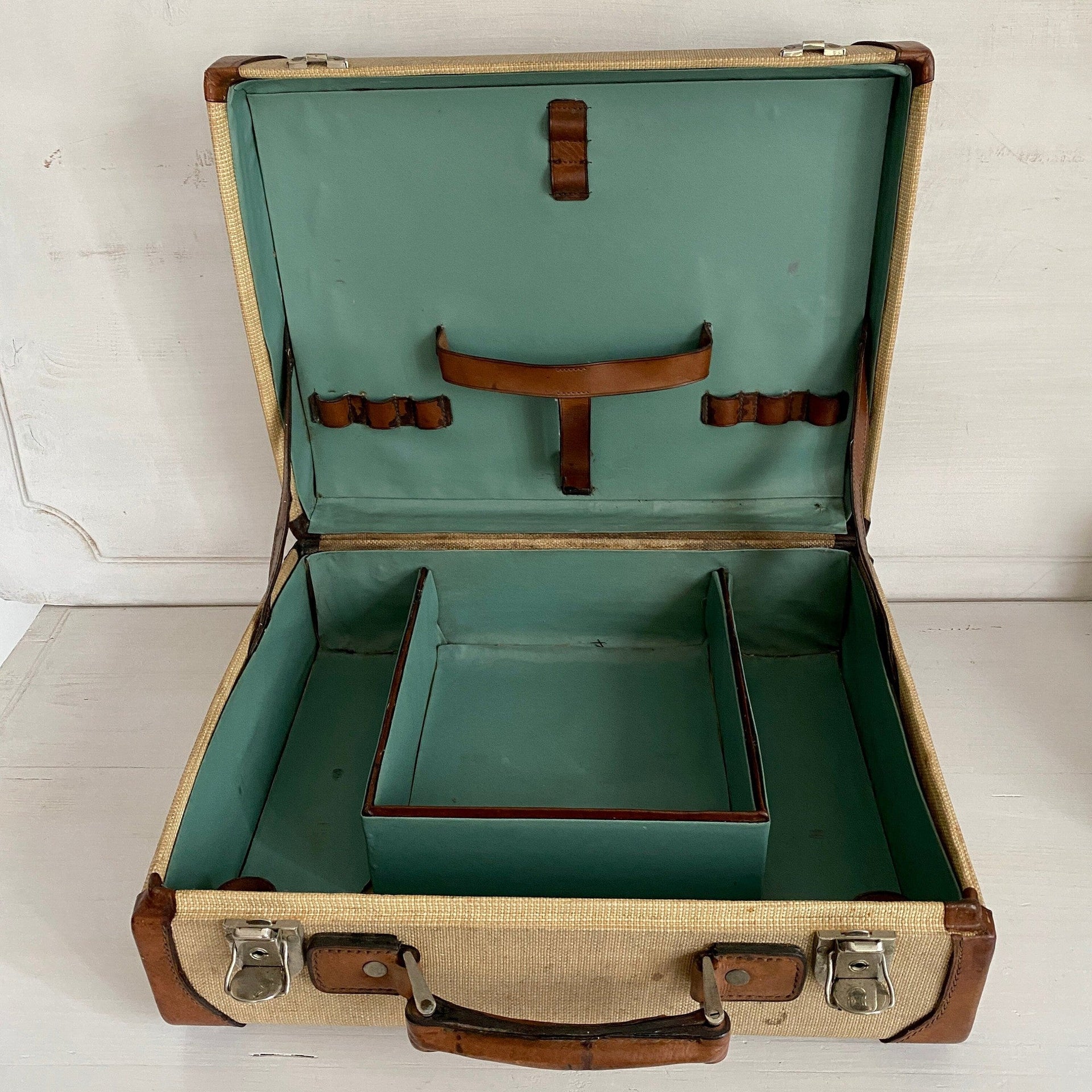 vintage-1950s picnic suitcase in leather and canvas, with accessories for two-Sweet Antik