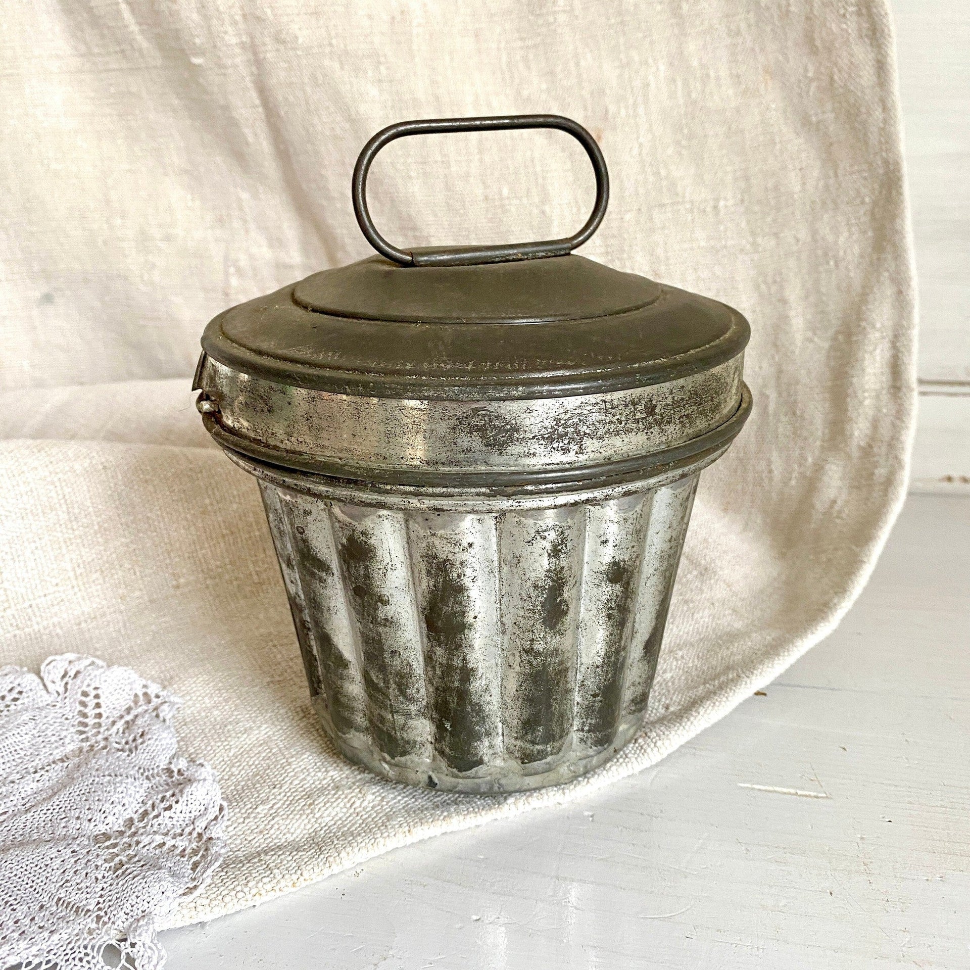 vintage-Antique pudding tin mold with lid 1900s Victorian kitchen decor-Sweet Antik