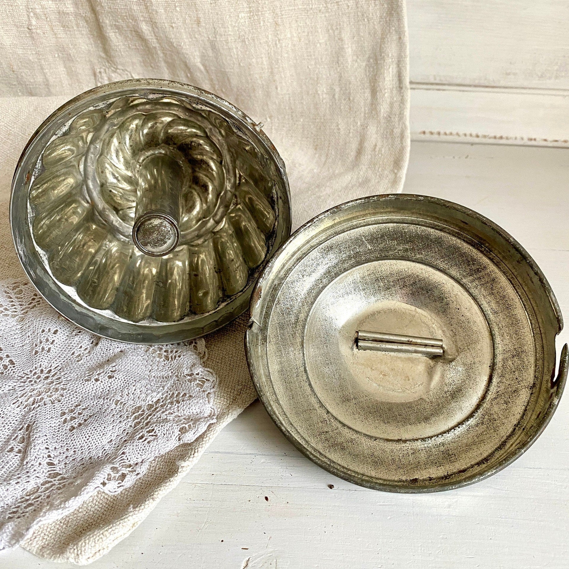 vintage-Antique pudding tin mold with lid 1900s Victorian kitchen decor-Sweet Antik