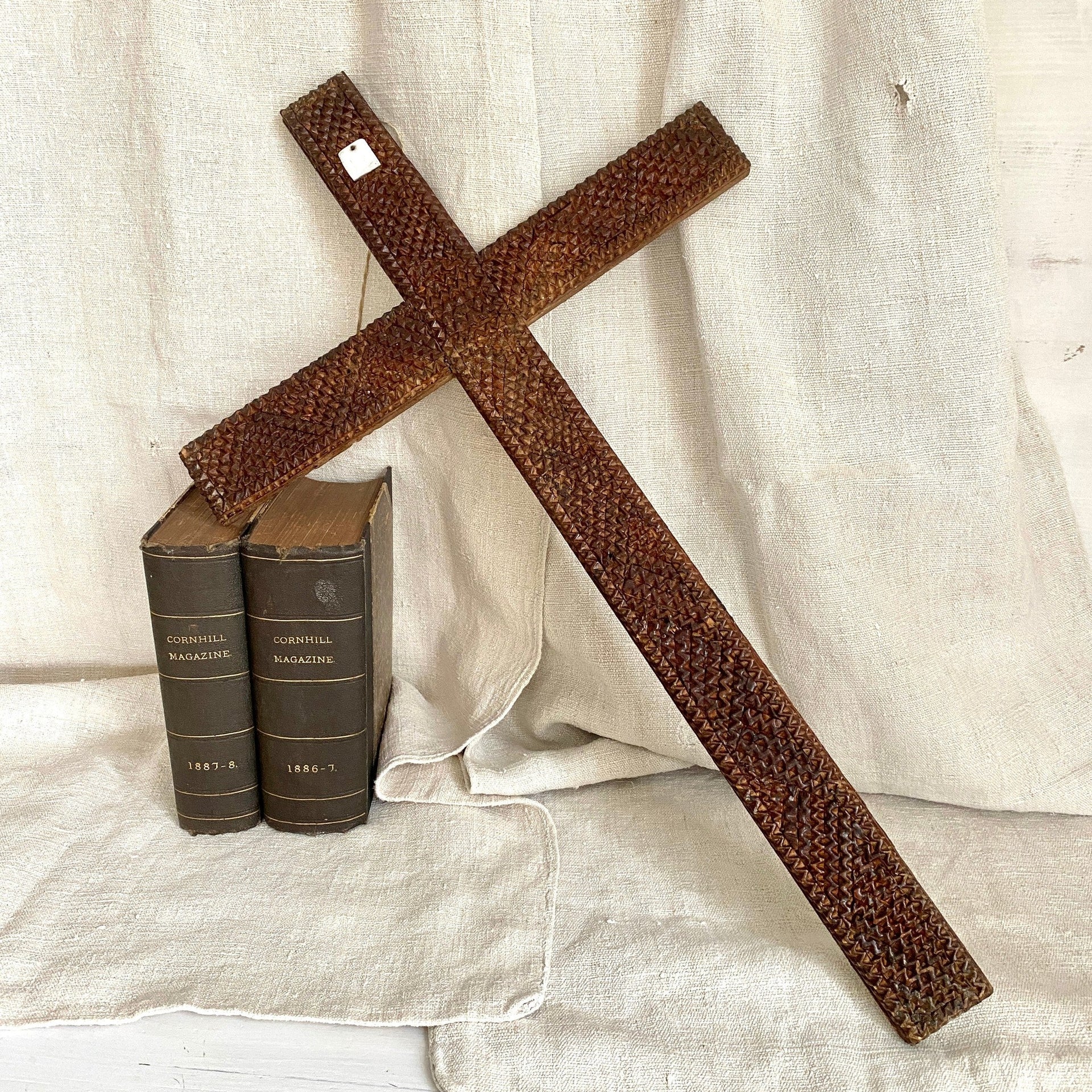 vintage-Antique tramp art wooden cross dated 1913-Sweet Antik