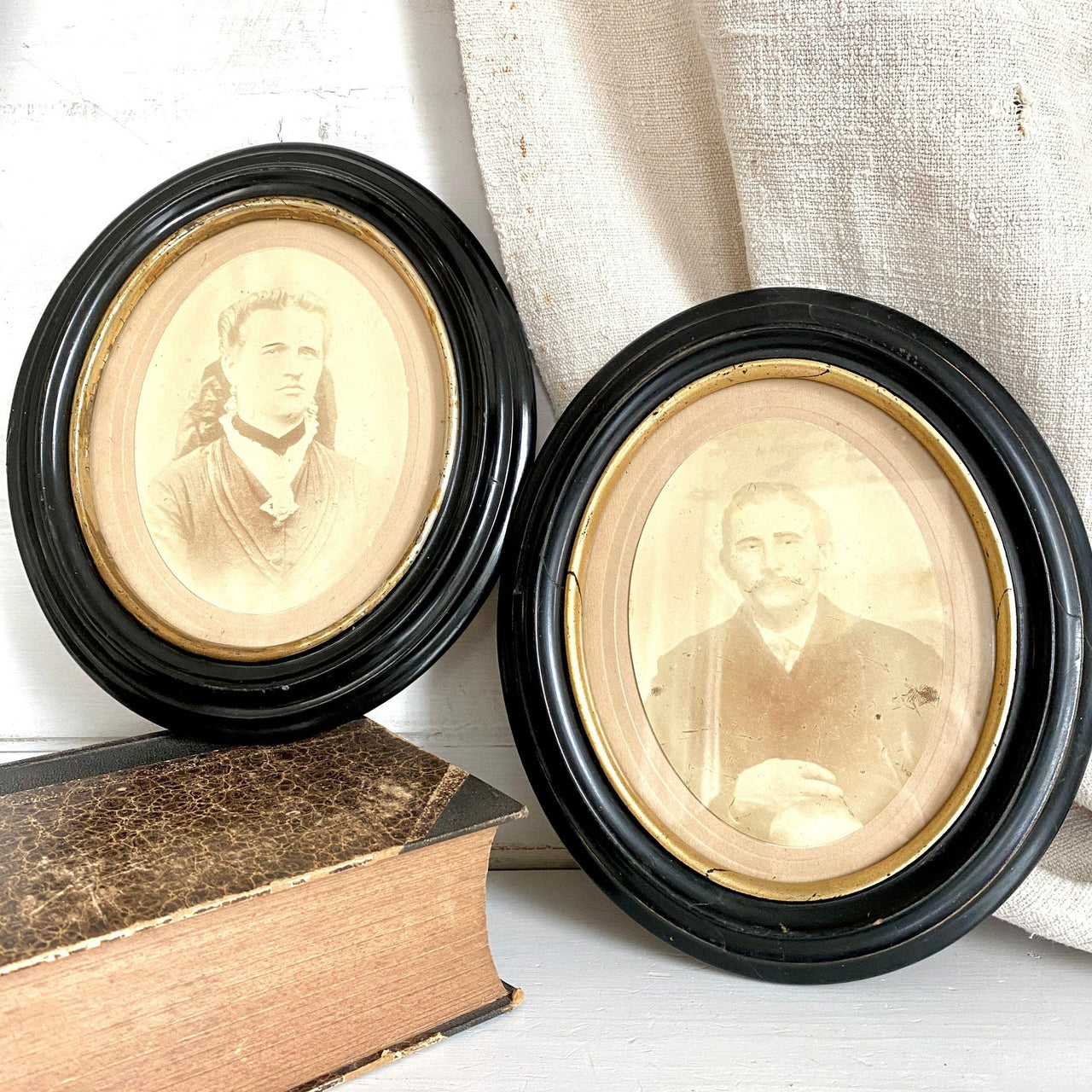 sweetantik-Pair antique black wood oval frames 1800s Biedermeier portrait photos-Sweet Antik