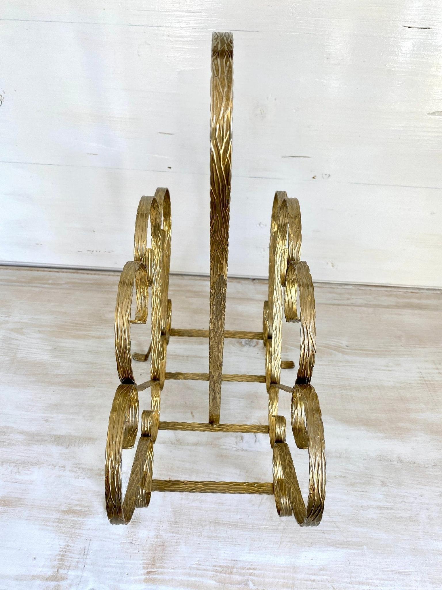 50er Zeitungsständer aus goldfarbenem Aluminium