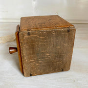 Antike Kaffeemühle aus Holz