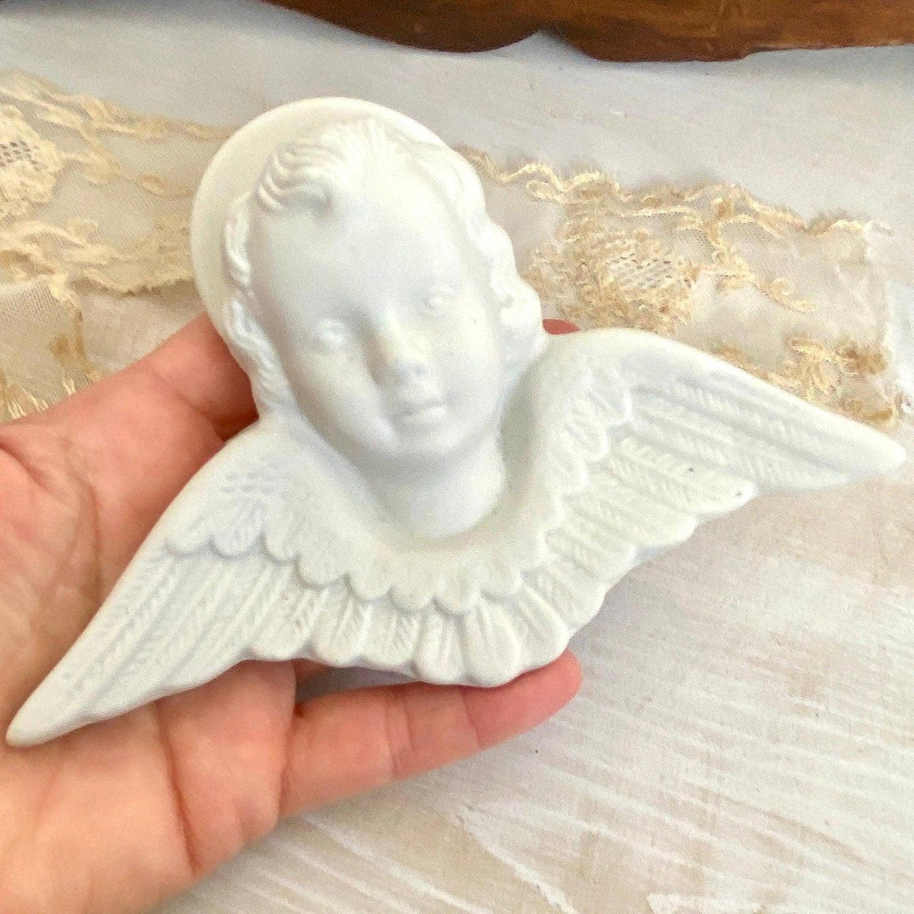 Engel Porzellan Figur Biskuit Wandfigur, um 1920