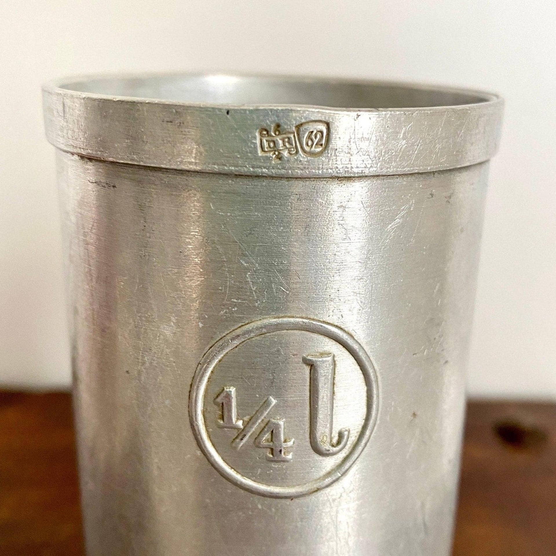 Messbecher aus Aluminium 1/4 Liter, Vintage 40er Jahre