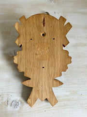 Rehgeweih abnorm Vintage Jagdtrophäe auf geschnitzter Holzplatte
