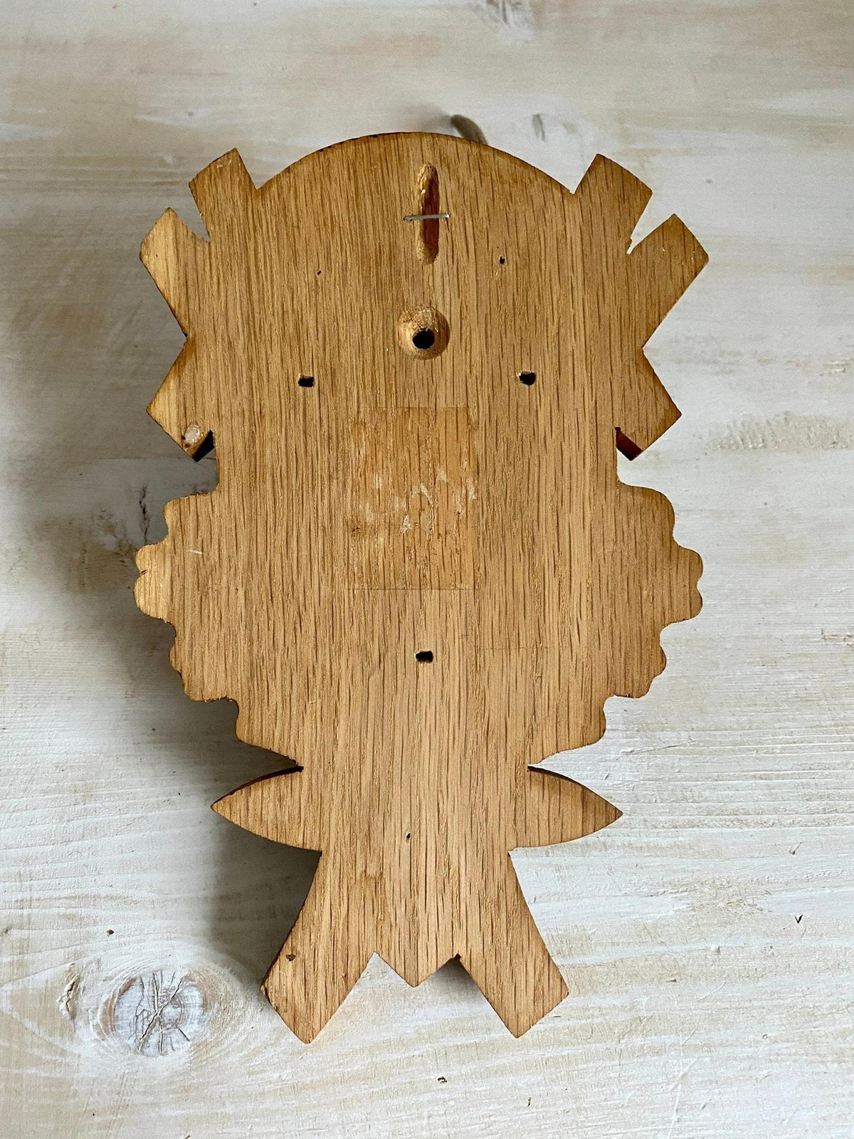 Rehgeweih abnorm Vintage Jagdtrophäe auf geschnitzter Holzplatte
