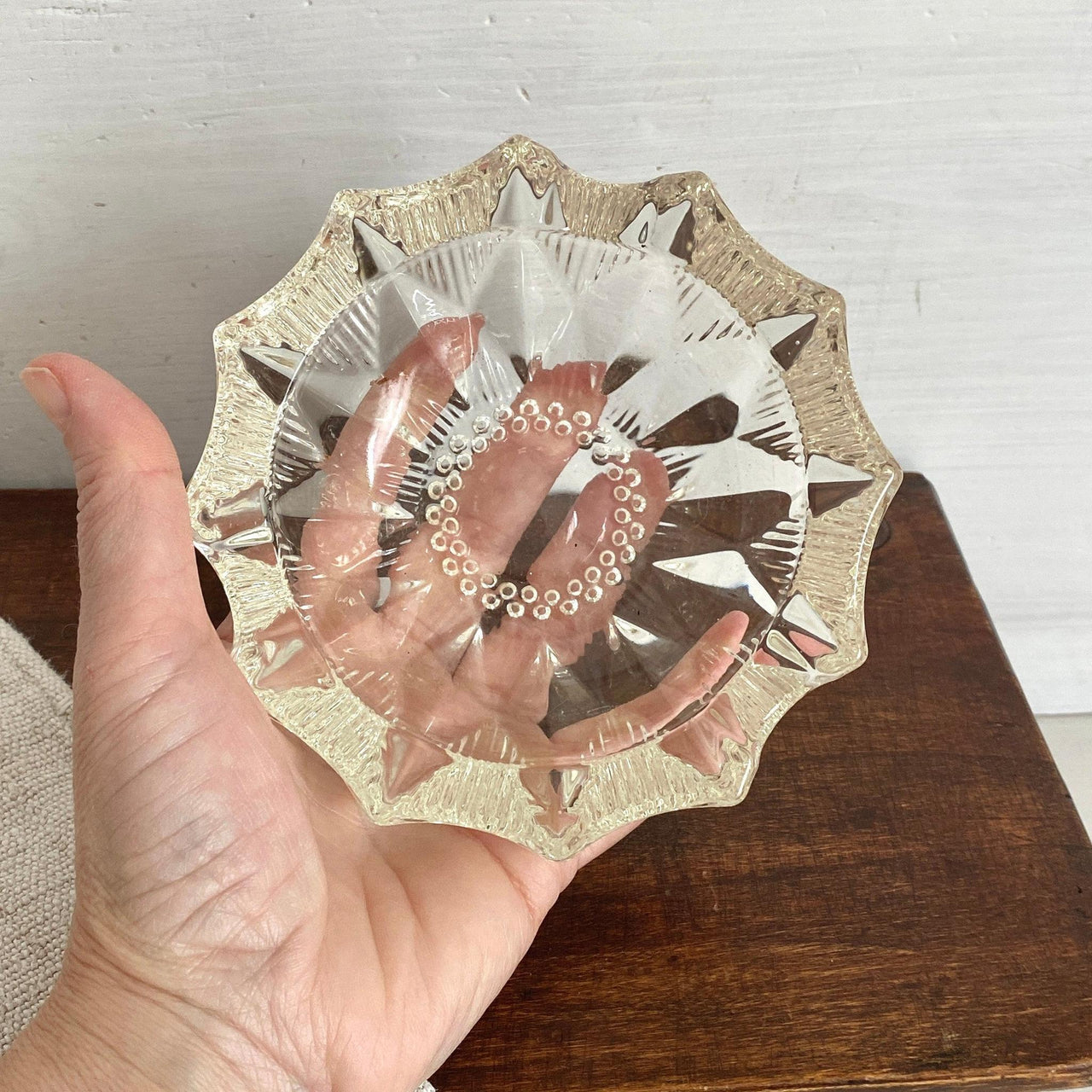 Vintage pressed glass ashtray round-Sweet Antik