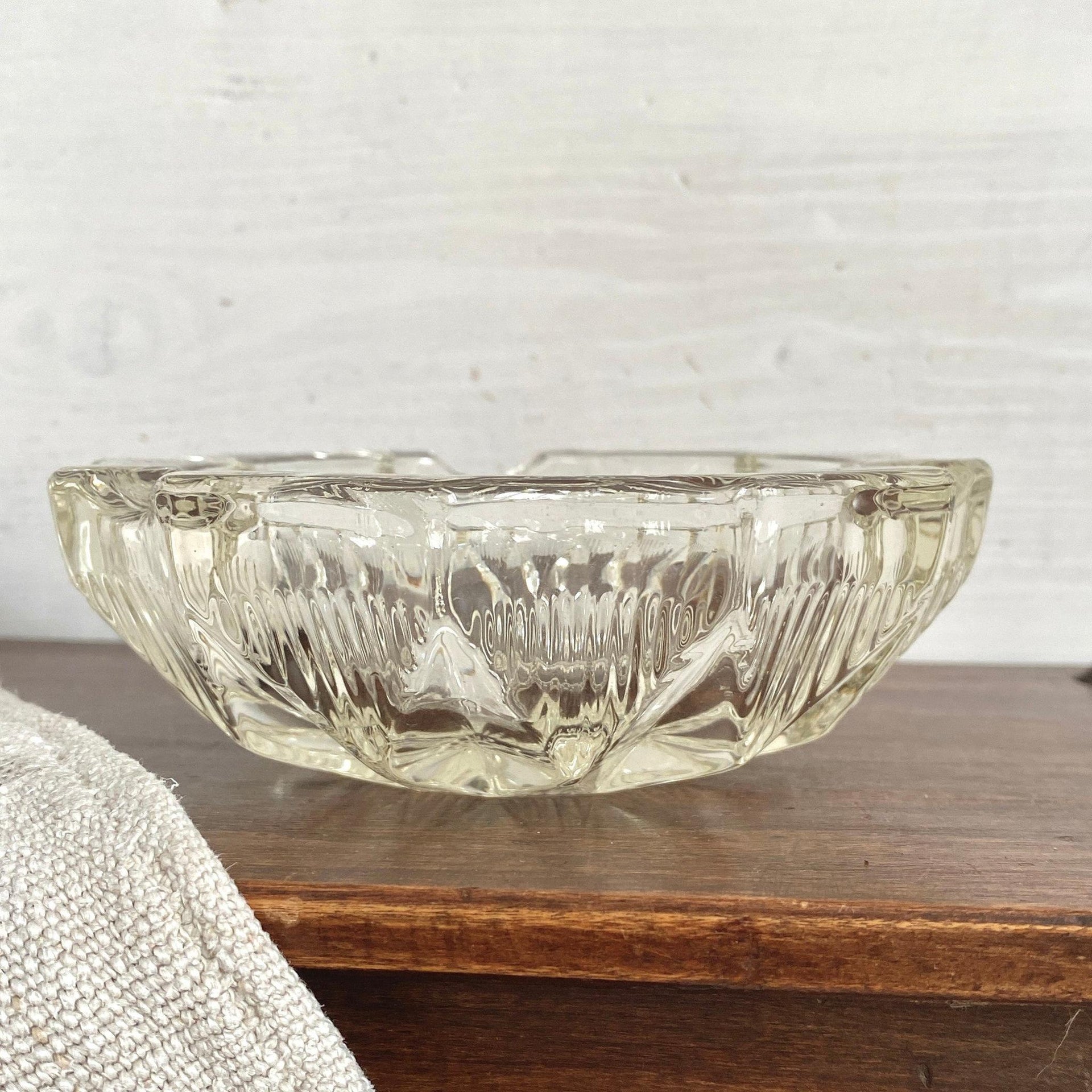 Vintage pressed glass ashtray round-Sweet Antik