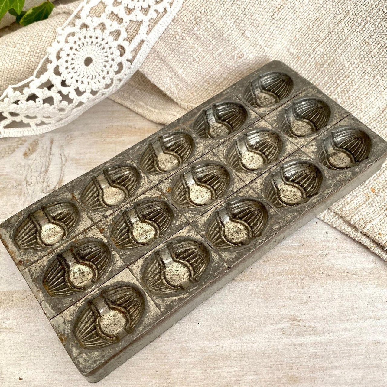 vintage Antique chocolate mold 1930s Anton Reiche Easter eggs - Sweet Antik