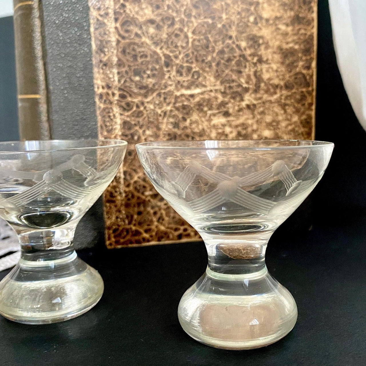 vintage Art Deco shot glasses etched liquor glasses, 1920s - Sweet Antik