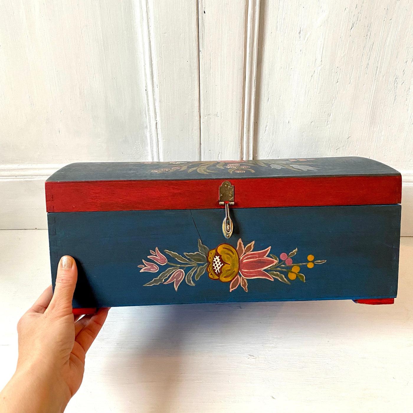 vintage Wooden chest box hand painted Bavarian decor - Sweet Antik