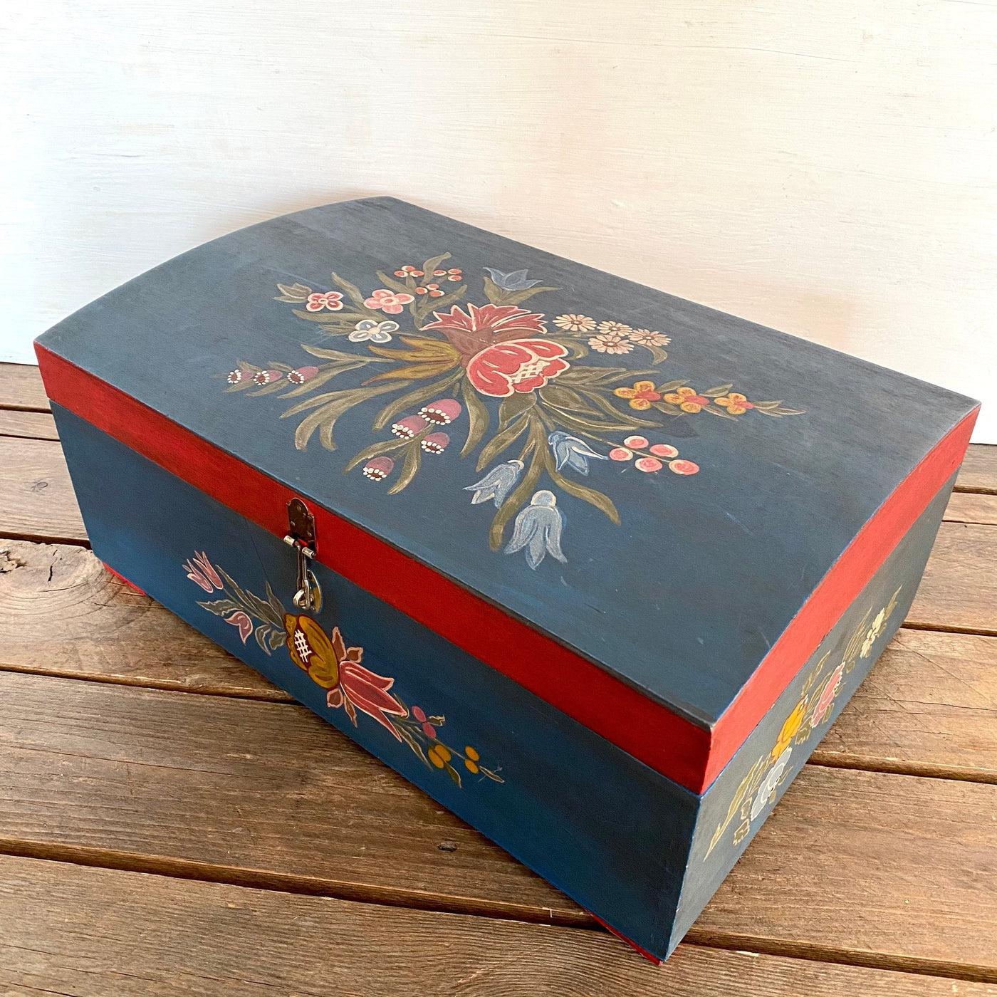 vintage Wooden chest box hand painted Bavarian decor - Sweet Antik